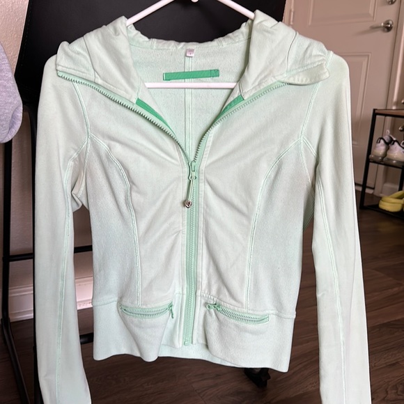 Lululemon jacket - Picture 1 of 3